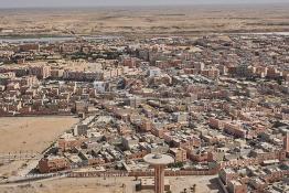 Image du Maroc Professionnelle de  Vue aérienne du Centre de la ville de Laayoune, le 9 Avril 2010. (Photo / Abdeljalil Bounhar) 